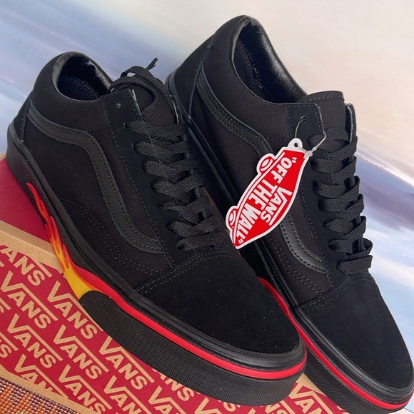 Vans WMNS Old Skool
(Flame Wall) Black/Black
VN0A38G1Q8Q
Sneakers - Picture 11 of 16